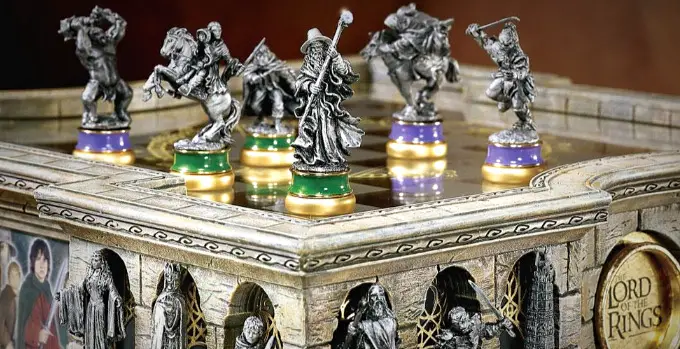 The Lord of the Rings Collector's Chess Set from Noble Collection