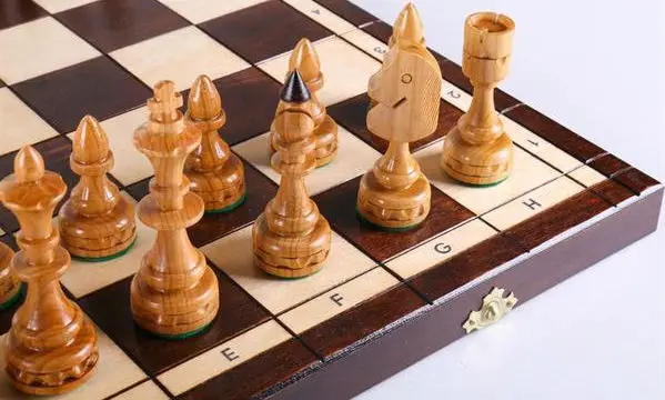18" Indian Wooden Chess Set