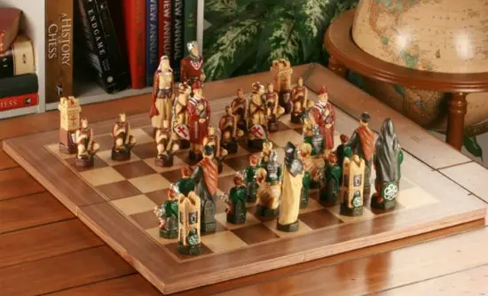 The Crusades Chess Set with Presentation Box - SAC Hand Decorated 